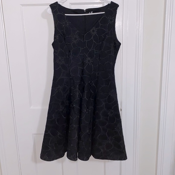 Black floral lace dress - Picture 1 of 3